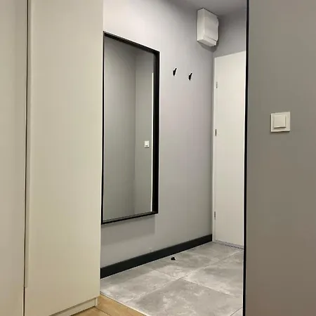 Enes Legnicka Street B Apartman *